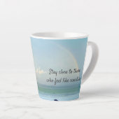 近づくな カフェラテマグ (右アングル)