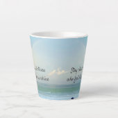 近づくな カフェラテマグ (正面)