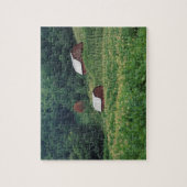 近の赤いタバコの納屋のタバコの穀物そして組 ジグソーパズル (縦)