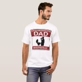 近所パパ警告標識グリルレッド Tシャツ (正面フル)