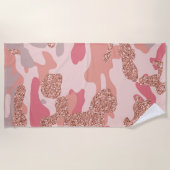 迷彩バラ金ゴールド赤面ピンク迷彩柄陸軍パターン ビーチタオル (正面)