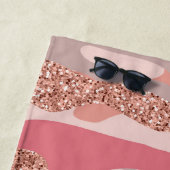 迷彩バラ金ゴールド赤面ピンク迷彩柄陸軍パターン ビーチタオル (インサイチュ)