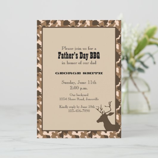 迷彩柄のシカの父の日のパーティの招待状 招待状 (スタンド正面)