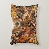 迷彩柄の白い尾シカの秋の木びき台 アクセントクッション (正面(垂直))