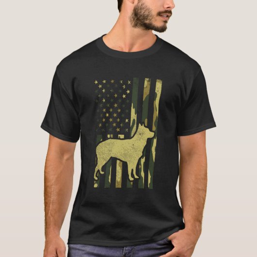 迷彩柄米国国旗のヘラー動物牛の犬パトリオ迷彩柄 Tシャツ (正面)