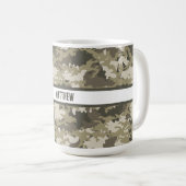 迷彩柄、カモフラージュ、ブラウンズ、グリーンパーソナライズされた コーヒーマグカップ (正面右)