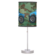 迷彩模様のモンスタートラック