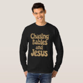 追いかけるベビーとイエスおもしろい子育て引用文Ch Tシャツ (正面フル)