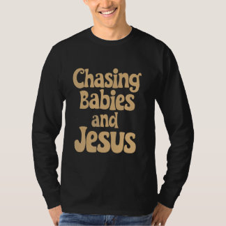 追いかけるベビーとイエスおもしろい子育て引用文Ch Tシャツ