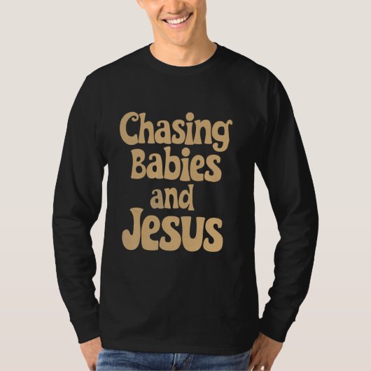 追いかけるベビーとイエスおもしろい子育て引用文Ch Tシャツ (正面)