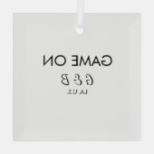 追加カップル名の結婚式パーティーの場所都市gのゲーム ガラスオーナメント (裏面)