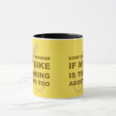 追随的な引用文の黄色について考えるおもしろいなバイク マグカップ (中央)