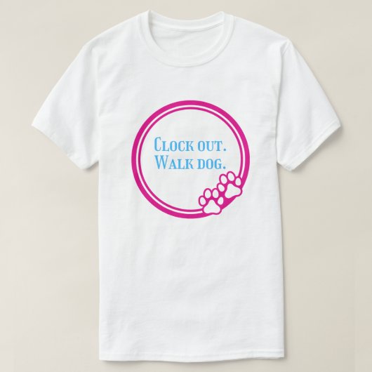 退勤したら犬と散歩 – 愛犬家のための仕事終わりの楽しみ Tシャツ (デザイン正面)