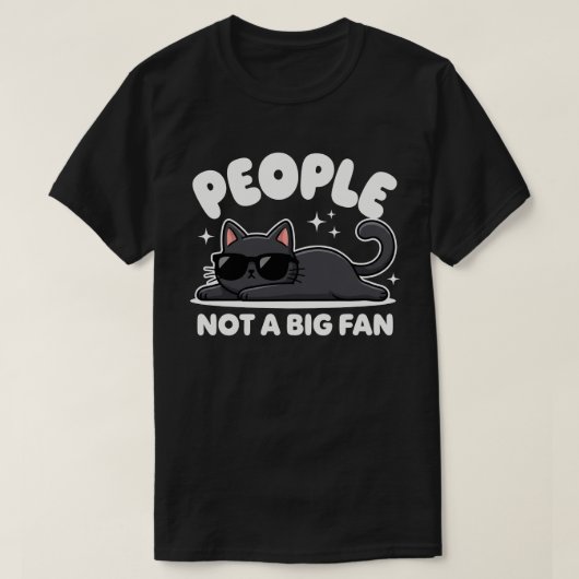 退屈な人じゃない | のんきな黒猫 | おもしろ寝坊 Tシャツ (デザイン正面)