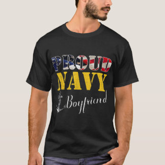 退役兵誇りを持った士のアメリカ国旗を持つ海軍のボーイフレンド Tシャツ