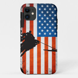 退役軍人のシルエットが付いている米国の旗 iPhone 11 ケース