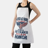 退役軍人の妻の名誉愛国ワシTシャツ エプロン (インサイチュ)