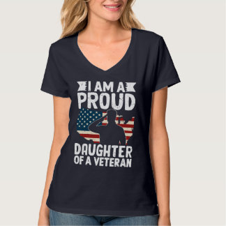 退役軍人の娘であることを誇りに思う愛国的な父親を持つ娘 Tシャツ