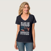 退役軍人の娘であることを誇りに思う愛国的な父親を持つ娘 Tシャツ (正面フル)