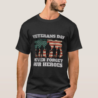 退役軍人の日忘れ決して英雄米国国旗を販売 Tシャツ