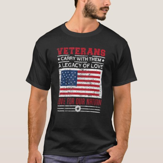 退役軍人はアメリカ国旗を愛誇りを持ったし Tシャツ (正面)