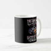 退役軍人はシネマ忙しスのスーパーヒーロー コーヒーマグカップ (正面右)