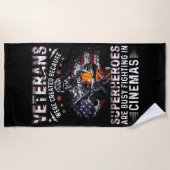 退役軍人はシネマ忙しスのスーパーヒーロー ビーチタオル (正面)