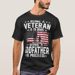 退役軍人は名誉で神父はP Tシャツ