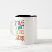 退役軍人は負け犬でも負け犬でもない ツートーンマグカップ (正面左)