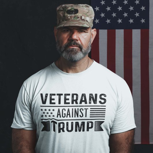 退役軍人対トランプ Tシャツ