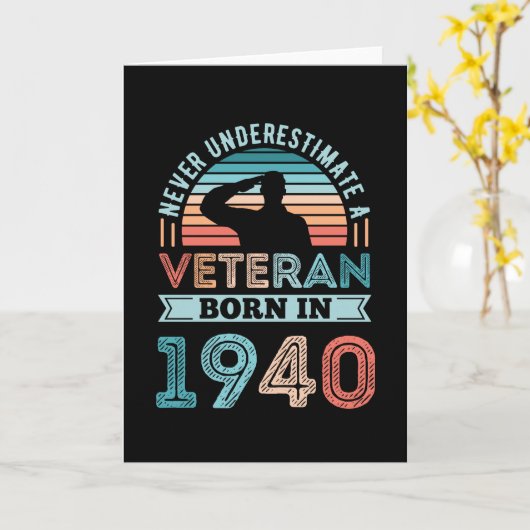 退役軍人生まれ1940 80誕生日軍隊ギフト カード (黄色い花)