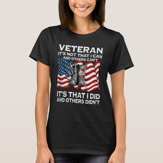 退役軍人私にはできないし他の人にはアメリできない Tシャツ (正面)