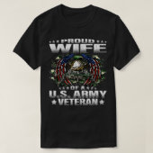 退役軍人誇りを持った軍隊の妻が配偶者を隠す Tシャツ (デザイン正面)