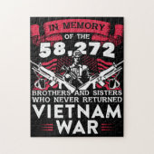 退役軍人・ベトナム戦争記憶に残り、帰国しない ジグソーパズル (縦)