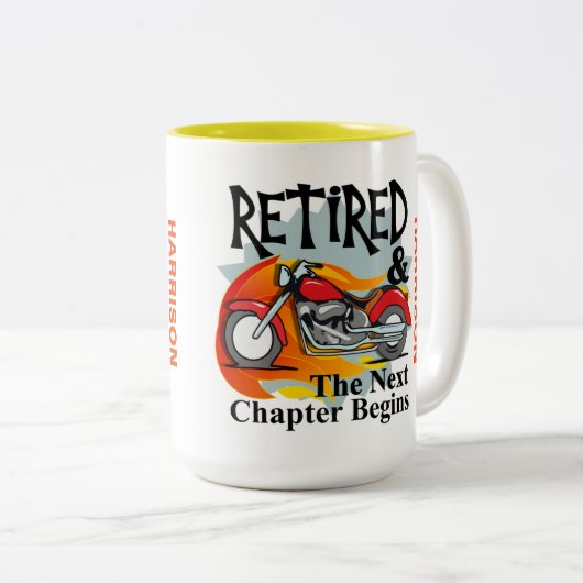 退職おもしろいバイクもしくは自転車に乗る人ことわざ ツートーンマグカップ (正面右)