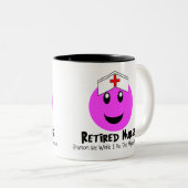 退職したなナースのギフトの"幸せなダンスのピンク ツートーンマグカップ (正面右)