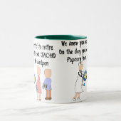 退職したなナースのストーリーアートのギフト ツートーンマグカップ (中央)