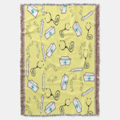 退職したナースキャップステトープとシリンジイエロー スローブランケット (正面縦)