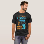退職した小学校教師の釣り 退職 Tシャツ (正面フル)