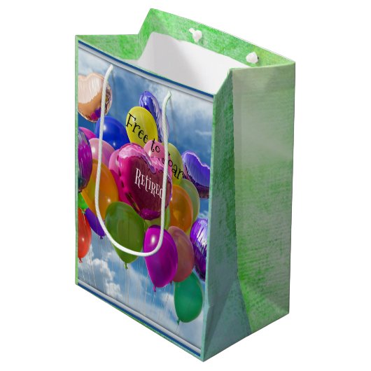 退職したFree to Soar ミディアムペーパーバッグ (正面アングル)