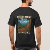 🏞️ 退職の呼び声... 眠るために Tシャツ (裏面)