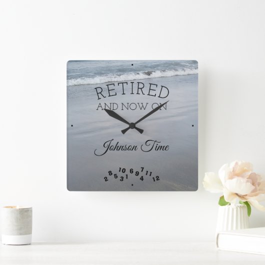 退職家族の名前祝とビーチ写真 スクエア壁時計 (ホーム)