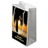 退職、ギフトバッグ、日没のヤシの木 スモールペーパーバッグ (正面アングル)