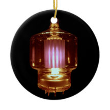 送信器白熱［赤熱］光を放つ真空管