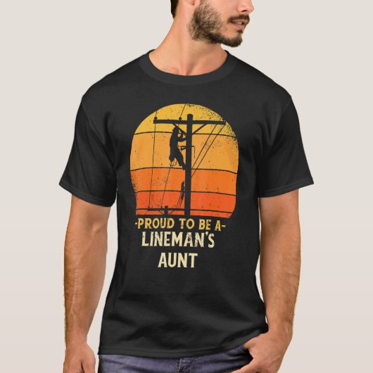 送電線作業員を誇りに思うおばさん 電気ケーブル 電気技師 Tシャツ (正面)