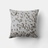 逃走中のガチョウの群れ クッション (裏面)