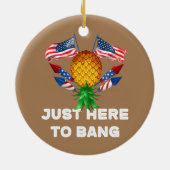 逆さまにパイナップルのスインガーここにバンに セラミックオーナメント (裏面)