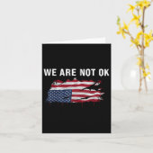 逆さまに旗のシャツは大丈夫じゃない カード (黄色い花)