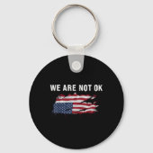 逆さまに旗のシャツは大丈夫じゃない キーホルダー (正面)