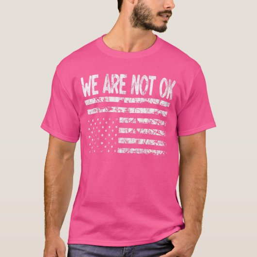 逆さまに旗を下げても大丈夫じゃない Tシャツ (正面)